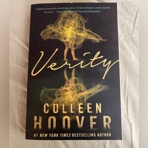 Verity by Colleen Hoover (Paperback, Fiction) book